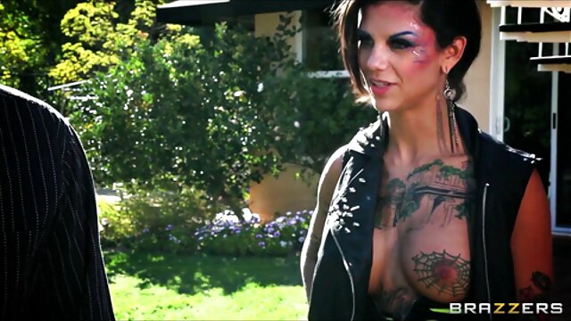 XXX sin registro  Briana Banks tiene sexo caliente al aire libre porno san juan argentina con guardaespaldas